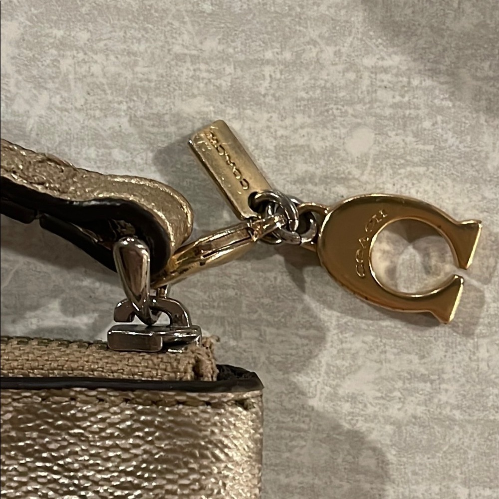 NWOT Coach Beige Monogram Wristlet Adjustable Wrist Strap 4X6” - Picture 3 of 14